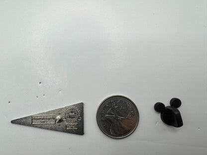 WDW Walt Disney Green World Pennant Hidden Mickey Trading Pin DC2S11