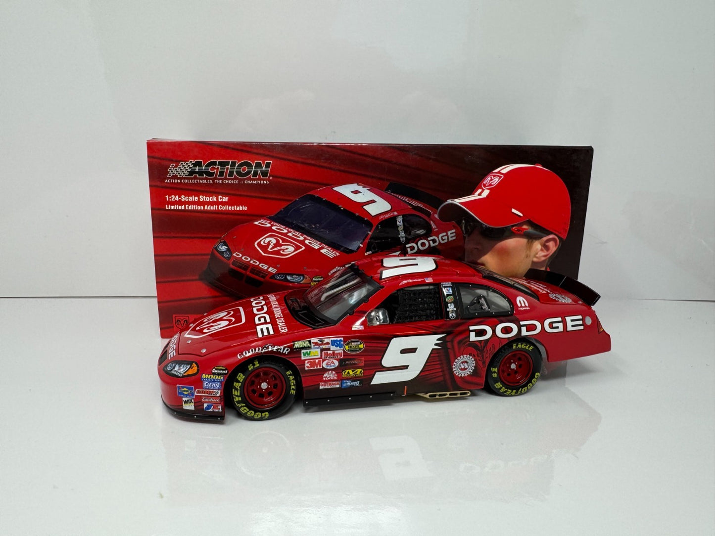 Action NASCAR Kasey Kahne #9 Dodge Dealers 2004 Intrepid 1:24 Diecast