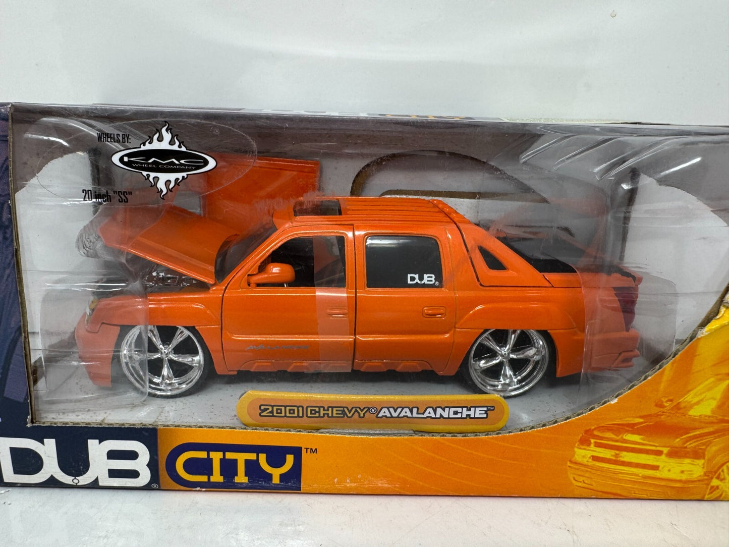 Jada Dub City 2001 Chevy Avalanche 1:24 Diecast KMC Wheels 20 Inch SS Rims