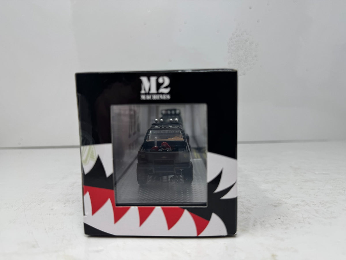 M2 Machines 1973 Chevrolet Cheyenne Super 30 4x4 & G10 Van 1:64 Diecast