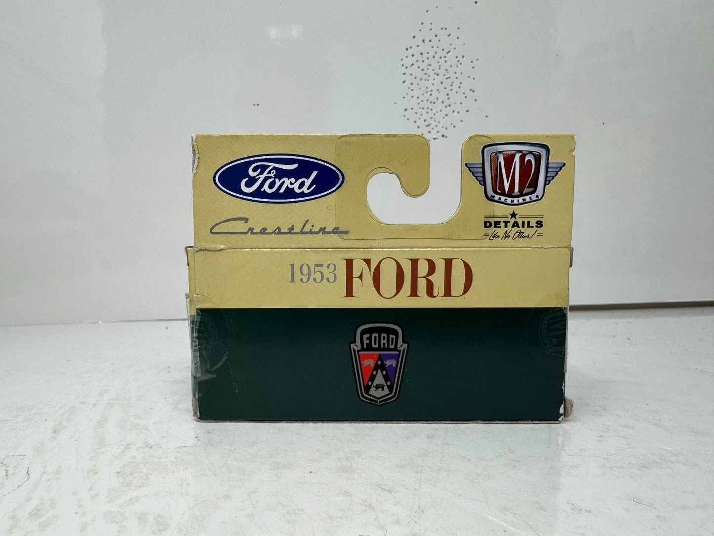 M2 Machines Auto Thentics 1953 Ford Crestline Victoria 1:64 Diecast