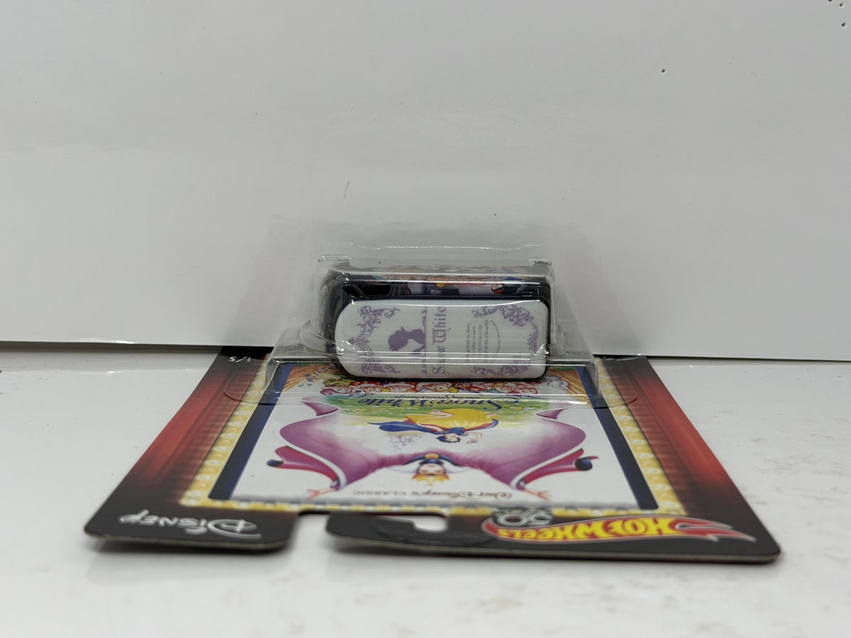 Hot Wheels Disney Snow White Volkswagen T1 Panel 1:64 Diecast Real Riders
