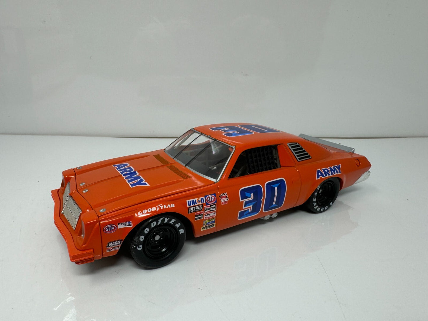 Action Nascar #30 Dale Earnhardt Sr Army 1976 Chevy Malibu 1:24 Diecast