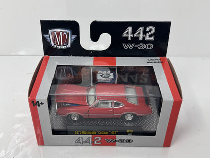 M2 Machines 442 W-30 1970 Oldsmobile Cutlass 442 W-30 1:64 Diecast