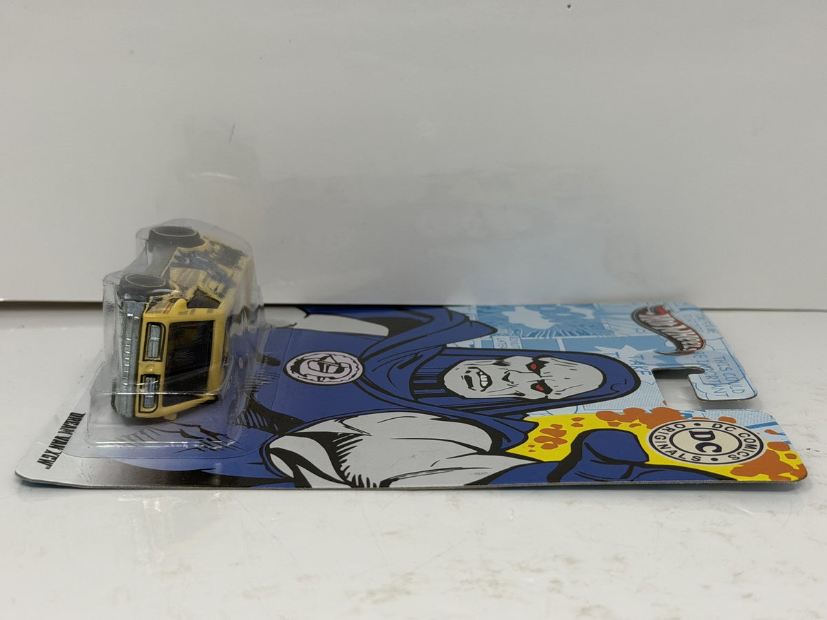 Hot Wheels DC Originals Darkseid Dream Van XGW 1:64 Diecast Real Riders Gold