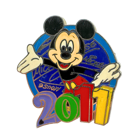 Disney 2011 Hip Lanyard Starter Mickey Mouse Trading Pin DC2S12