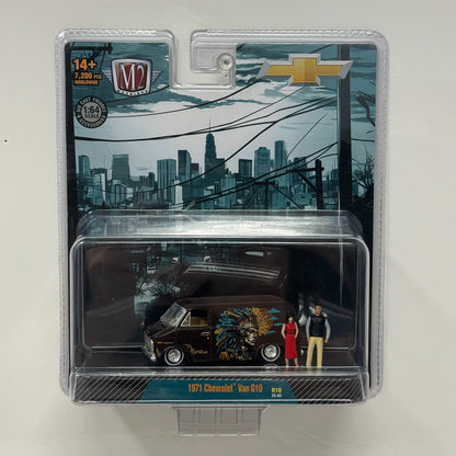 M2 Machines 1971 Chevrolet Van G10 Custom Diorama 1:64 Diecast