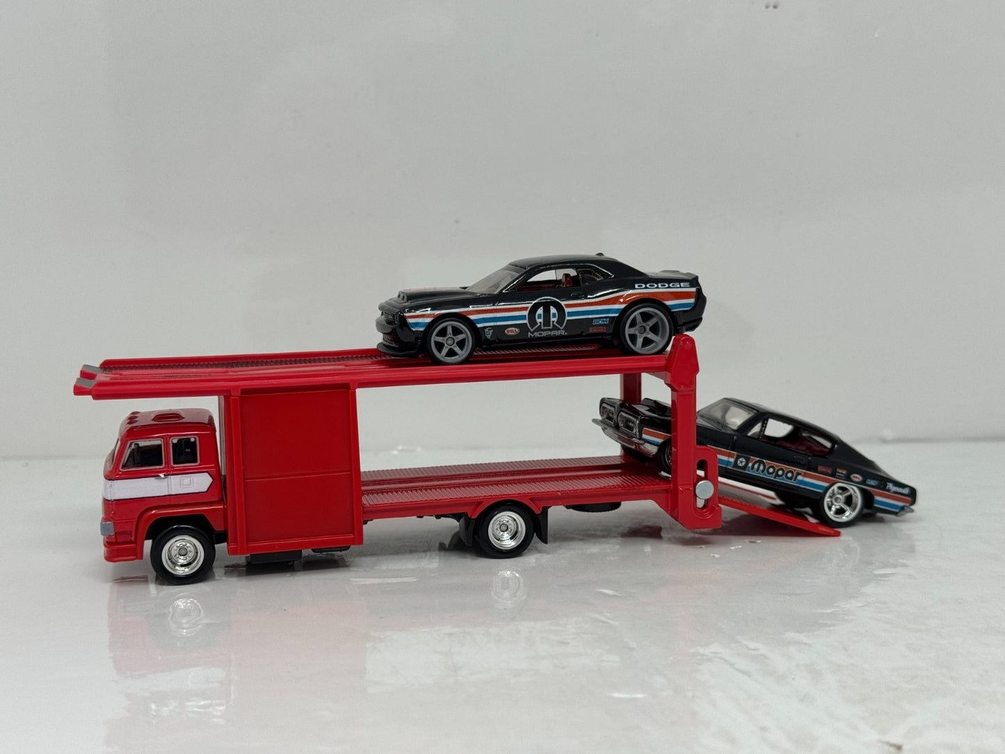 Hot Wheels Premium 1968 Hemi Cuda & 2018 Dodge Challenger SRT Demon 1:64 Diecast