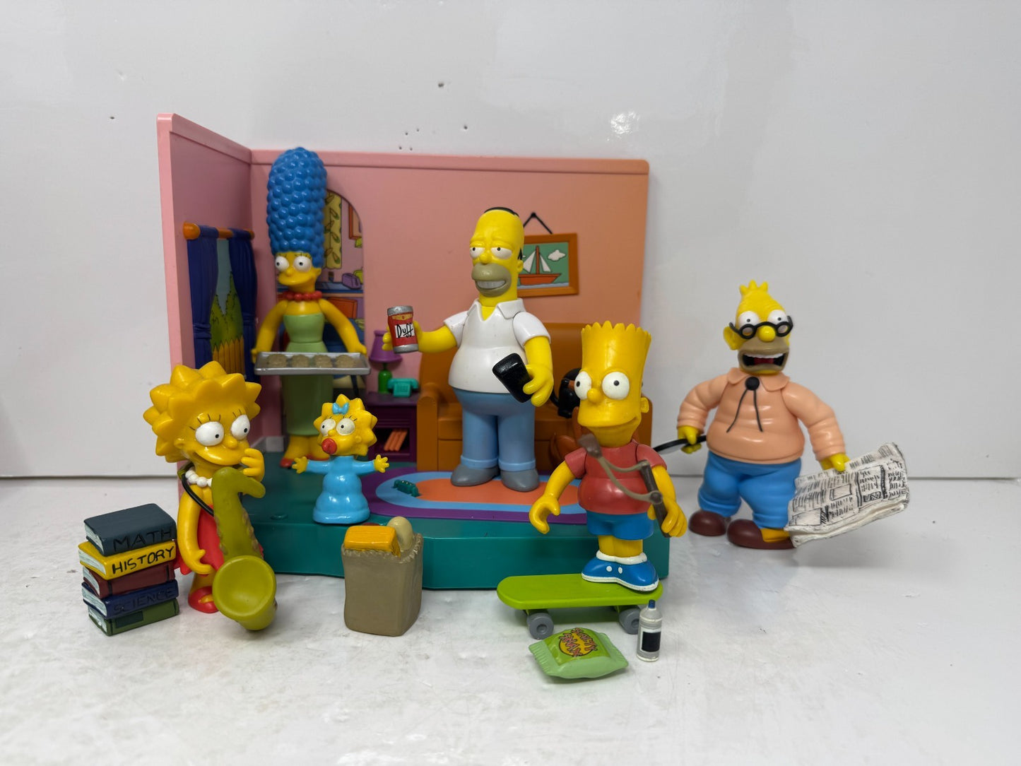 Simpsons World of Springfield Simpson Family Living Room Playmates Playset