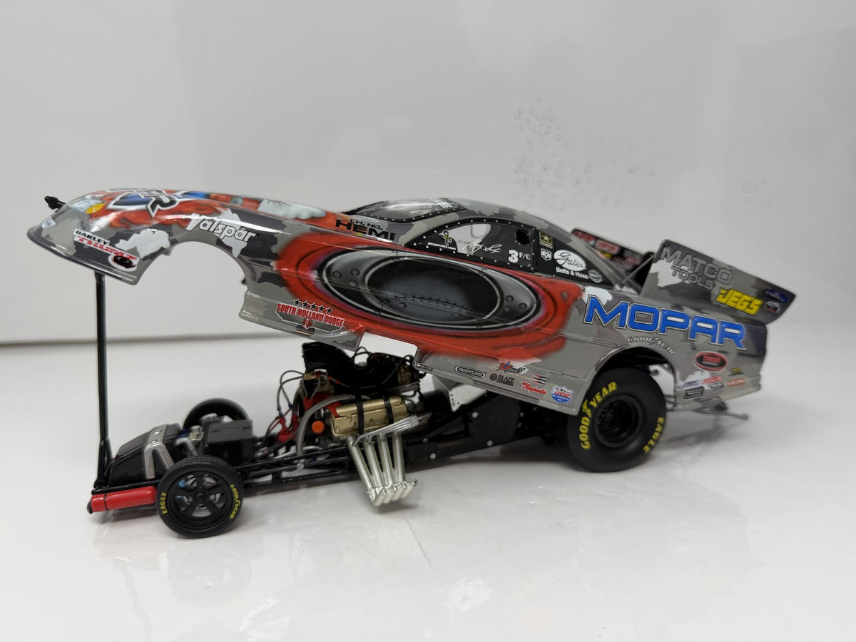 Action NHRA Gary Scelzi Oakley 2005 Dodge Stratus Color Chrome 1:24 Diecast