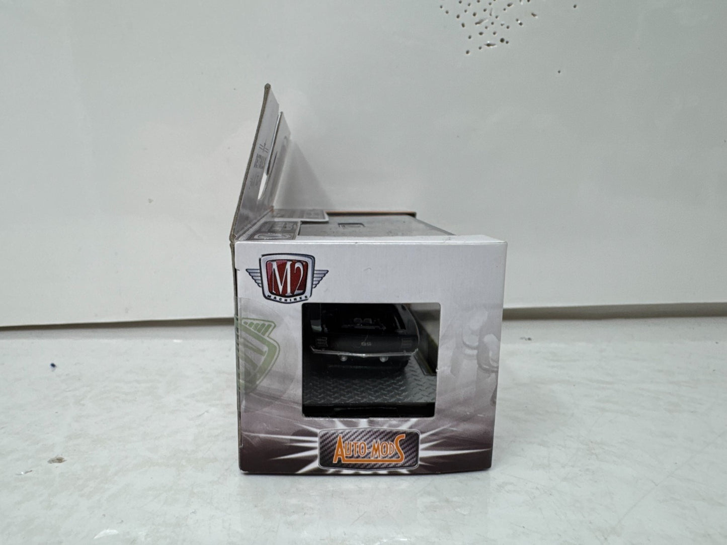 M2 Machines Auto Mods 1969 Chevrolet Camaro SS/RS 396 1:64 Diecast