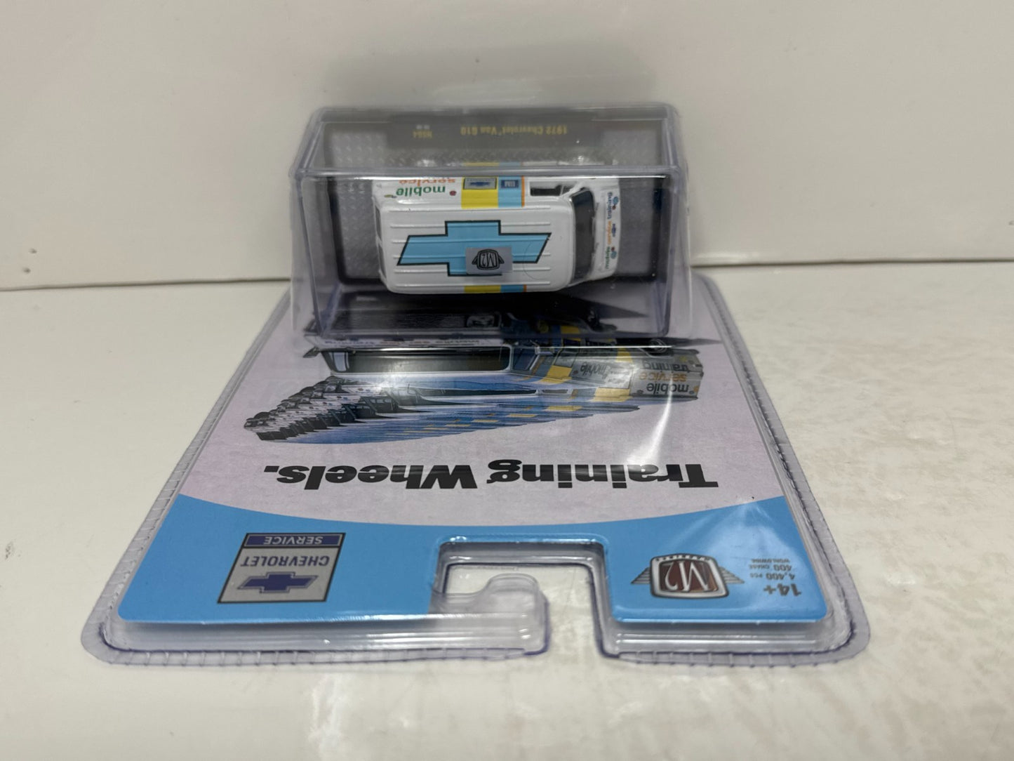 M2 Machines Training Wheels 1972 Chevrolet Van G10 Mobile Service 1:64 Diecast