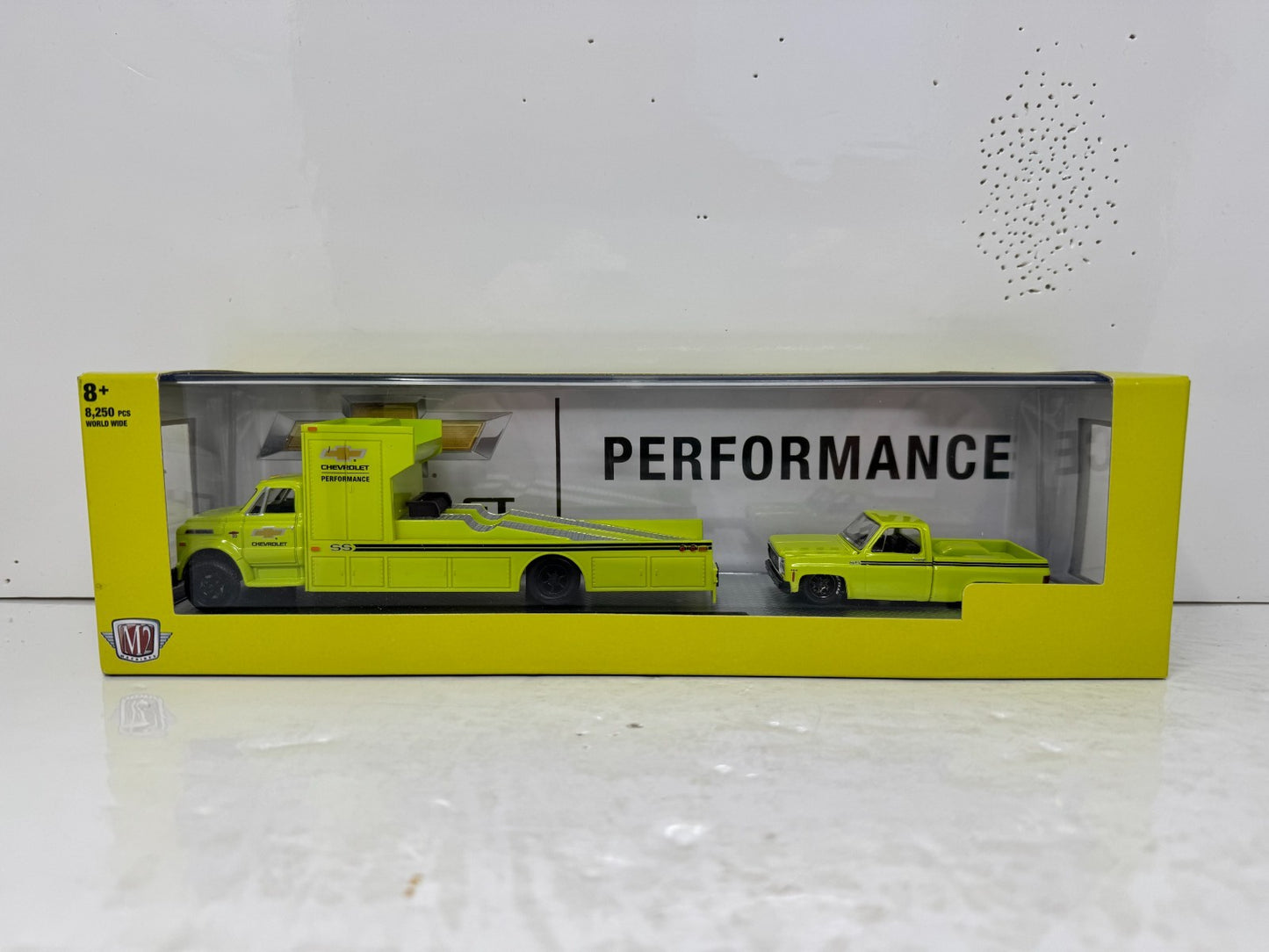 M2 Machines 1973 Chevrolet Truck Fleet Side Bed & C60 Hauler 1:64 Diecast