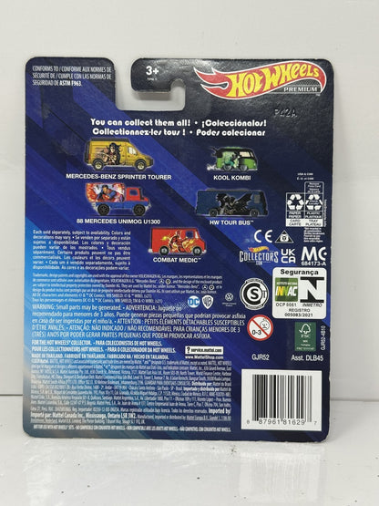 Hot Wheels Premium DC HW Tour Bus Batman 1:64 Diecast