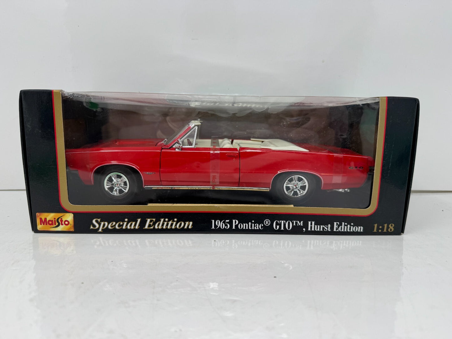 Maisto 1965 Pontiac GTO Hurst Edition Convertible Special Edition 1:18 Diecast