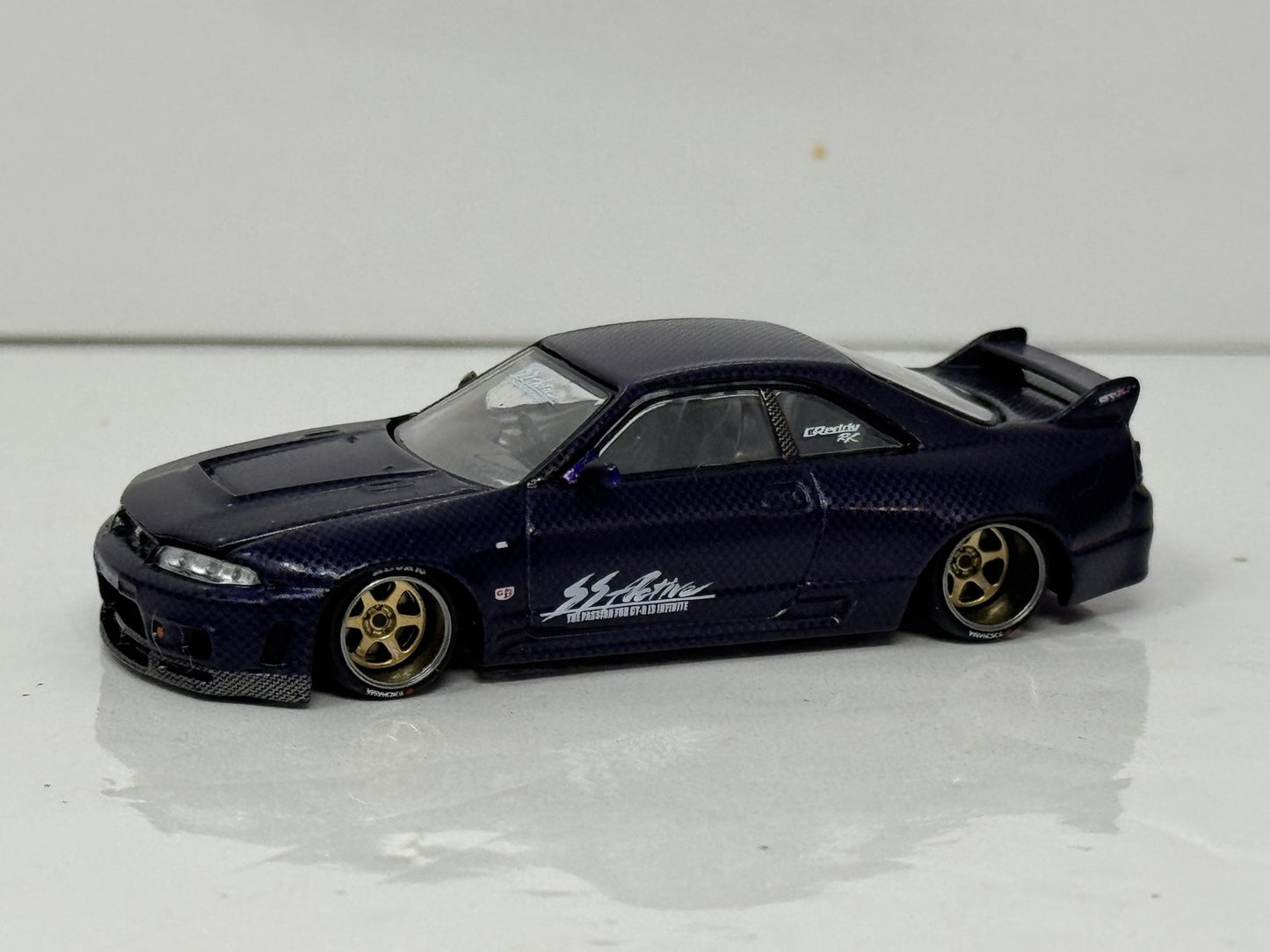 Kaido House MINI GT Nissan Skyline GT-R (R33) Active Carbon R V2 1:64 Diecast