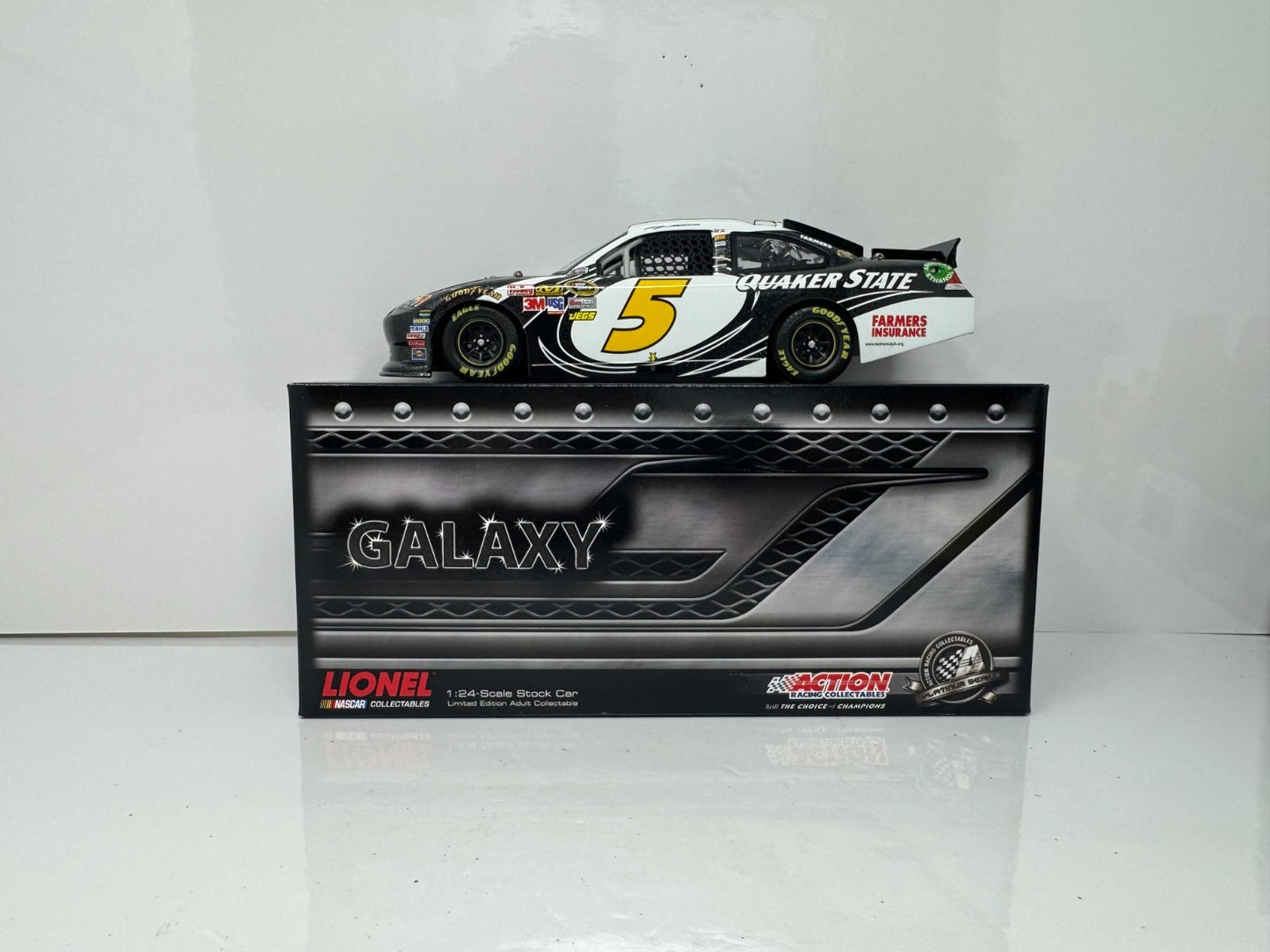 Lionel NASCAR Kasey Kahne #5 Quaker State Galaxy 2012 Chevy Impala 1:24 Diecast