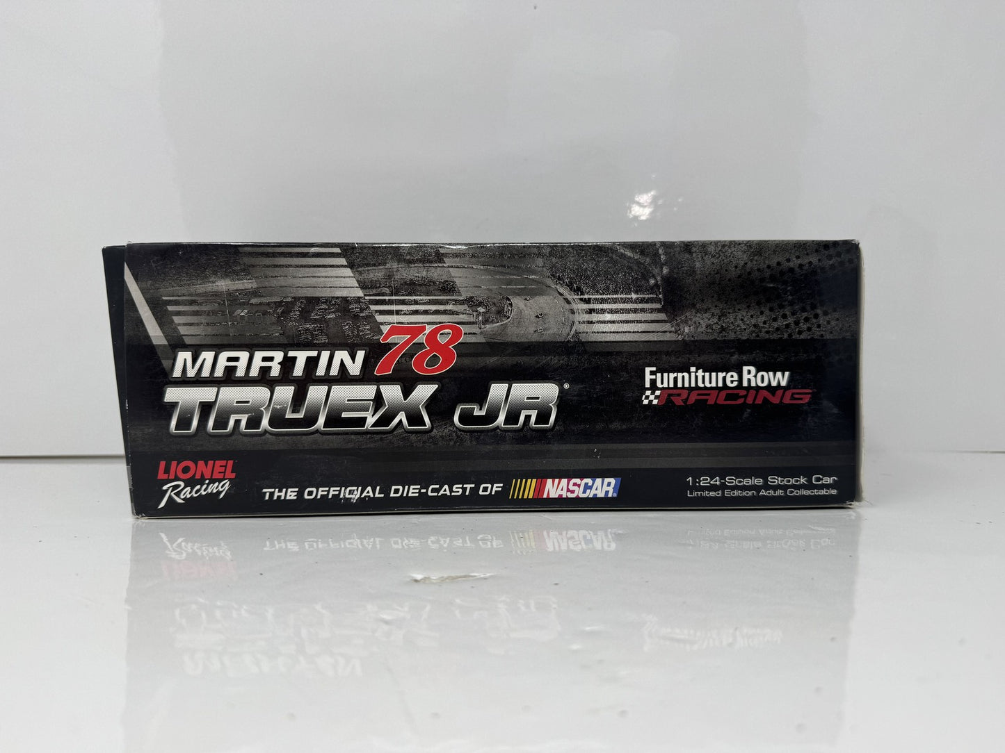 Lionel NASCAR Martin Truex Jr. #78 Auto Insurance 2016 Toyota Camry 1:24 Diecast