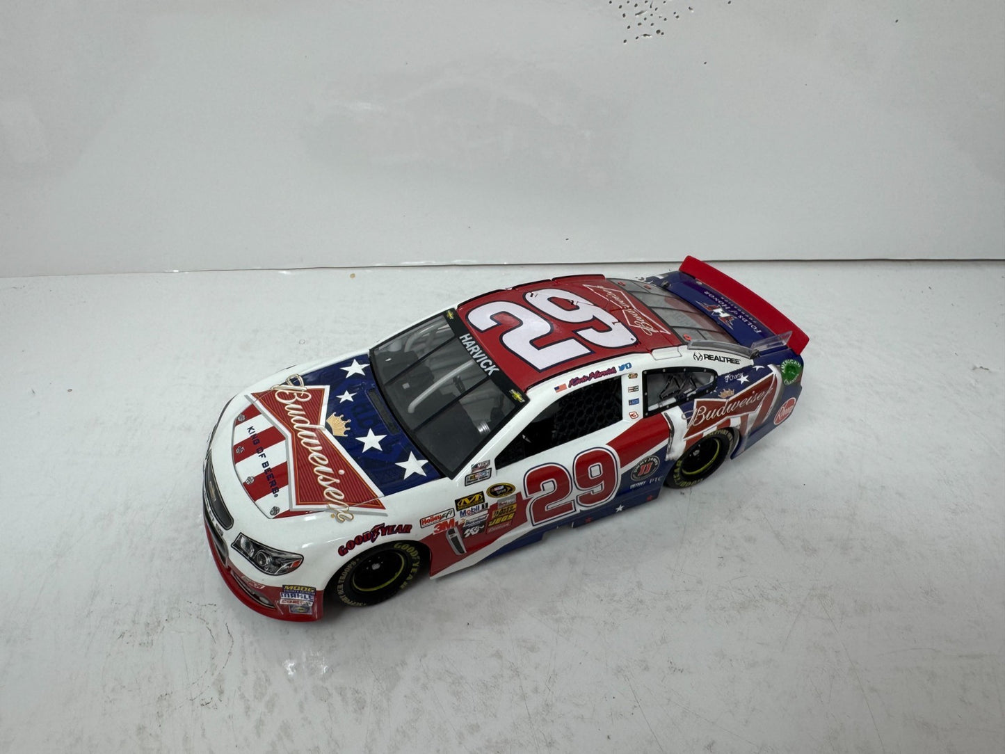 Lionel Nascar #29 Kevin Harvick Budweiser Salutes 2013 Chevy SS 124 Diecast