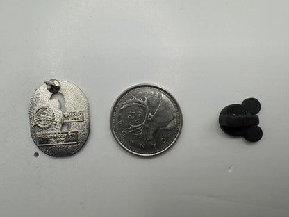 DLR Disney O for OMalley Alphabet Hidden Mickey Trading Pin DC1S8