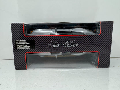 Maisto 1989 Mercedes-Benz 500SL Silver Series 1:18 Diecast