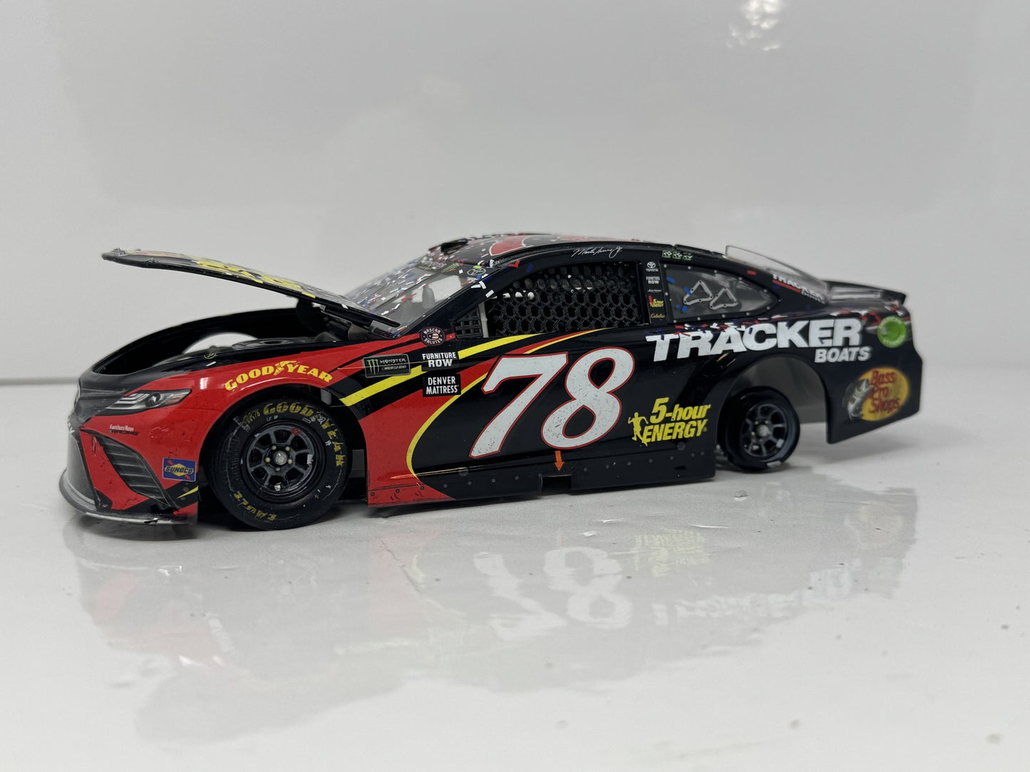 Lionel NASCAR Martin Truex Jr. #78 5-Hour Energy Sonoma Raced Win 1:24 Diecast