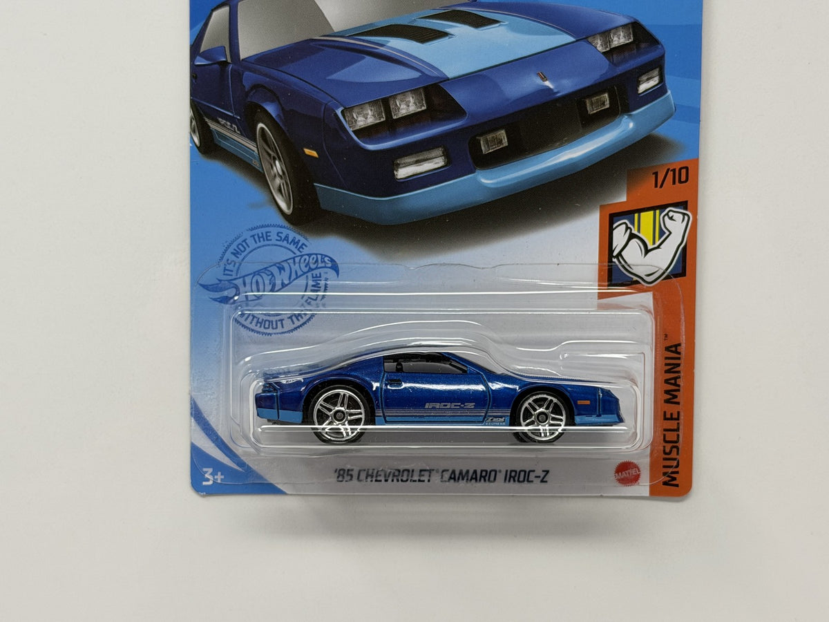 Hot Wheels Muscle Mania 1985 Chevrolet Camaro IROC-Z 1:64 Diecast Blue