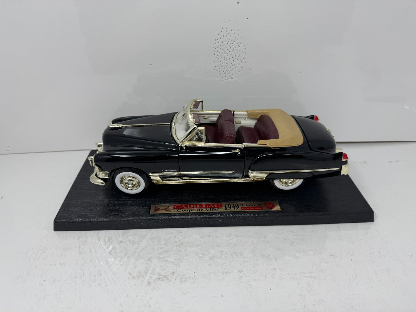 Yat Ming Road Legends 1949 Cadillac Coupe DeVille 1:18 Diecast Leather Edition
