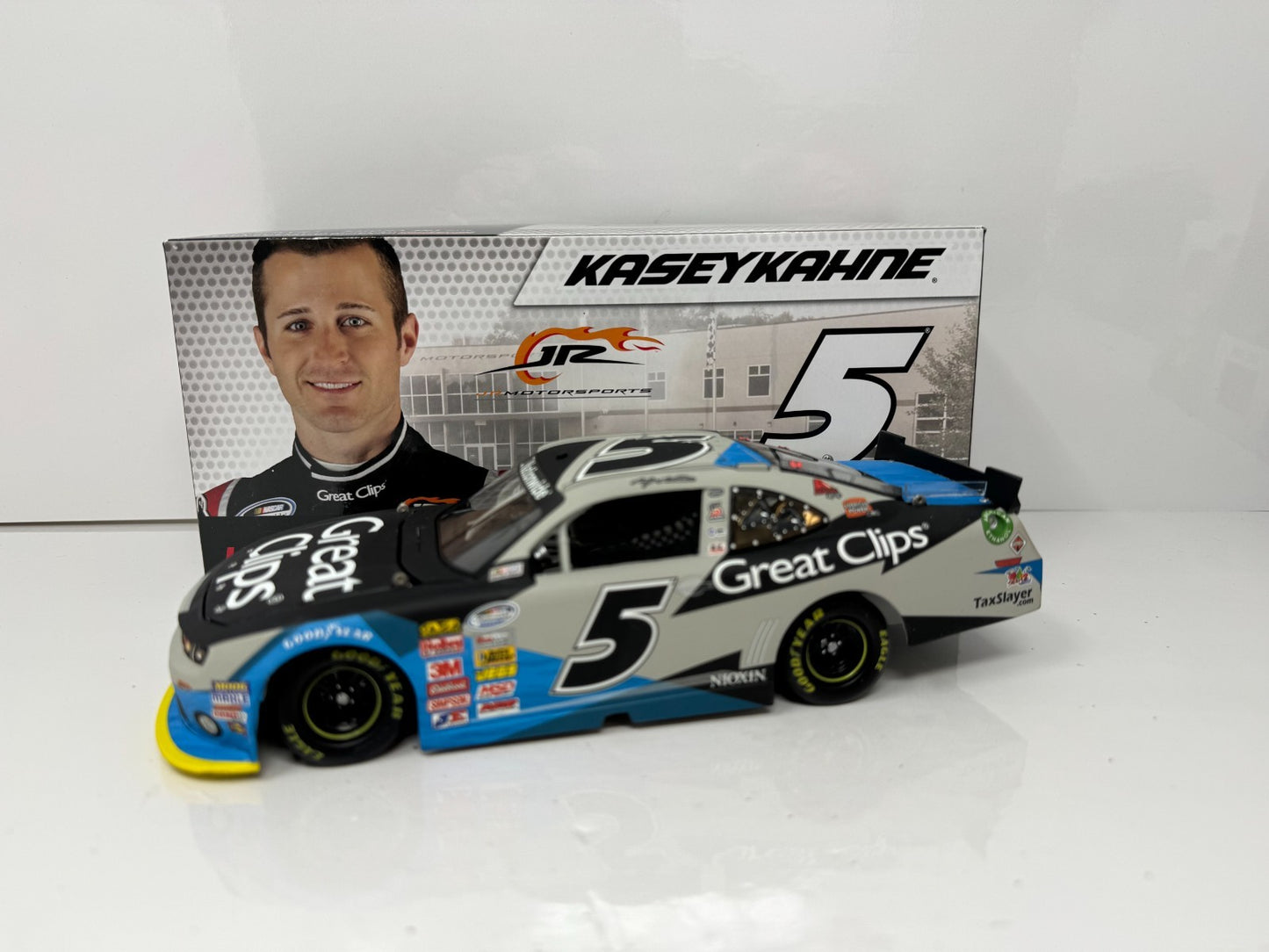 Lionel NASCAR Kasey Kahne #5 Great Clips Shark Week 2013 Camaro 1:24 Diecast