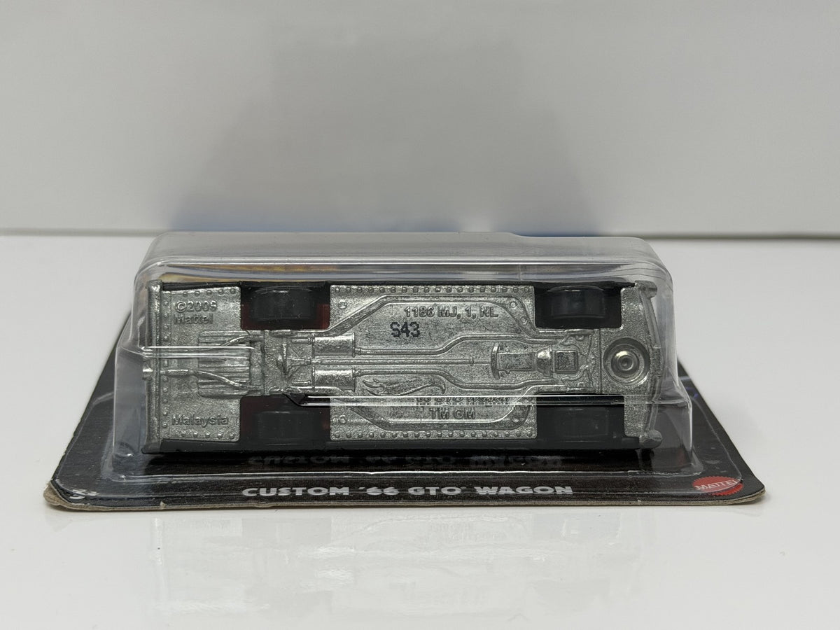 Hot Wheels Hot Wagons Custom 1966 GTO Wagon 1:64 Diecast