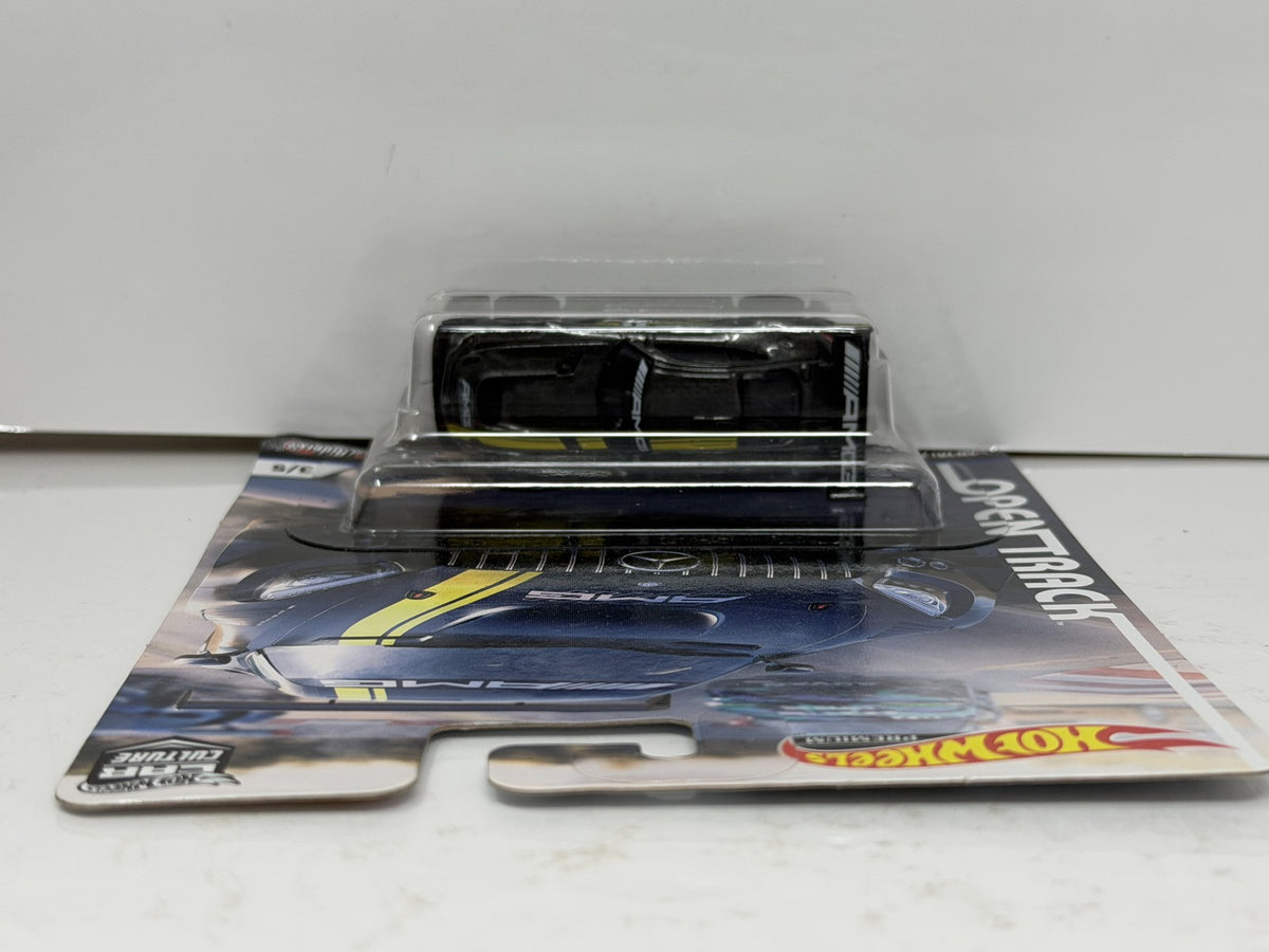 Hot Wheels Premium Open Track 2016 Mercedes-AMG GT3 1:64 Diecast