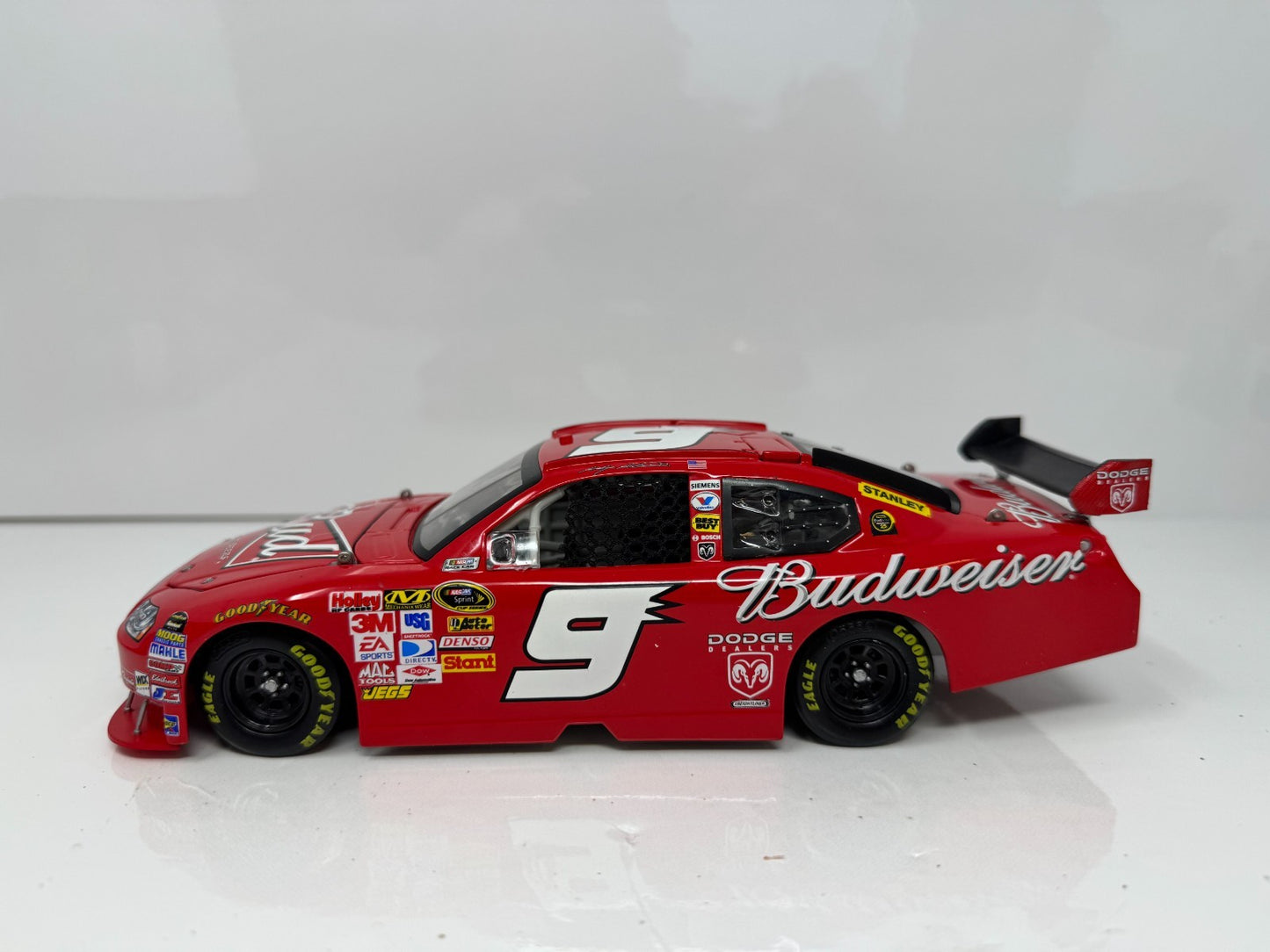 Action NASCAR Kasey Kahne #9 Budweiser 2009 Dodge Charger 1:24 Diecast