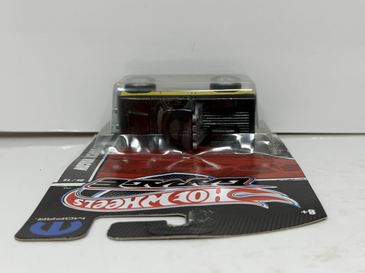 Hot Wheels Garage Mopar 1970 Dodge Power Wagon 1:64 Diecast Real Riders