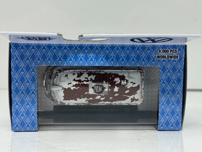 M2 Machines Rusty 1958 Volkswagen VW Microbus 15 Window USA Model 1:64 Diecast