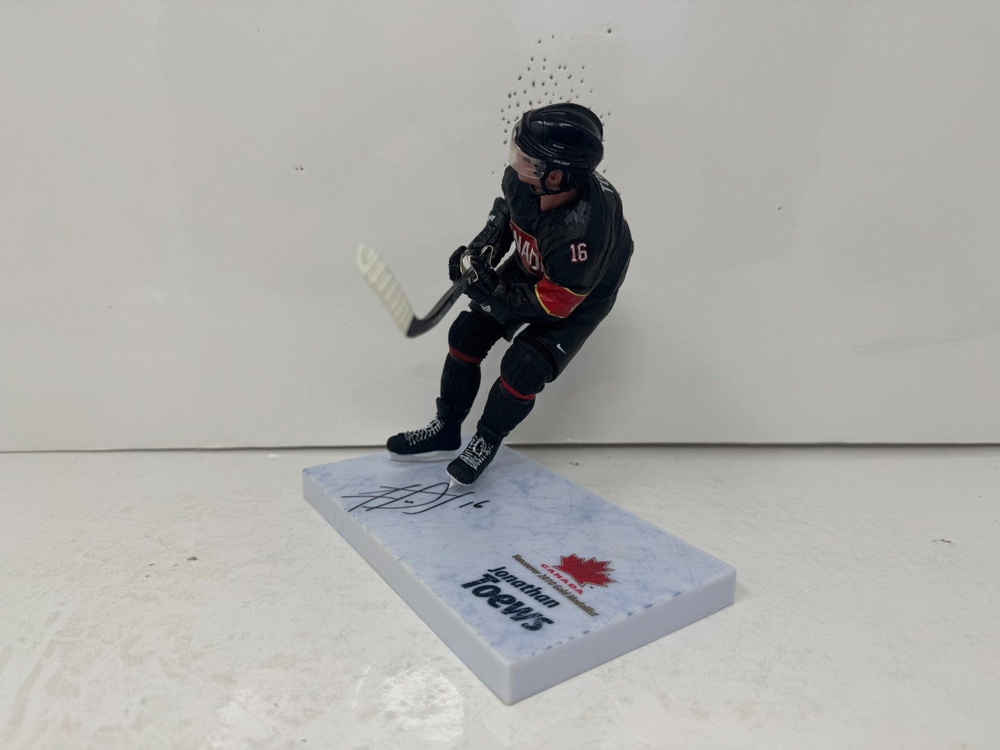 McFarlane Jonathan Toews Team Canada 2010 Olympics Figure Auto Signed