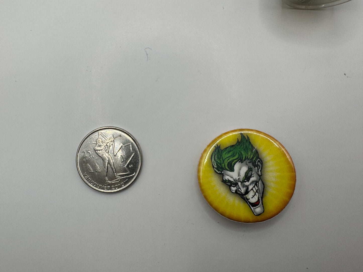 DC The Joker Face Pin-back Button UDT1
