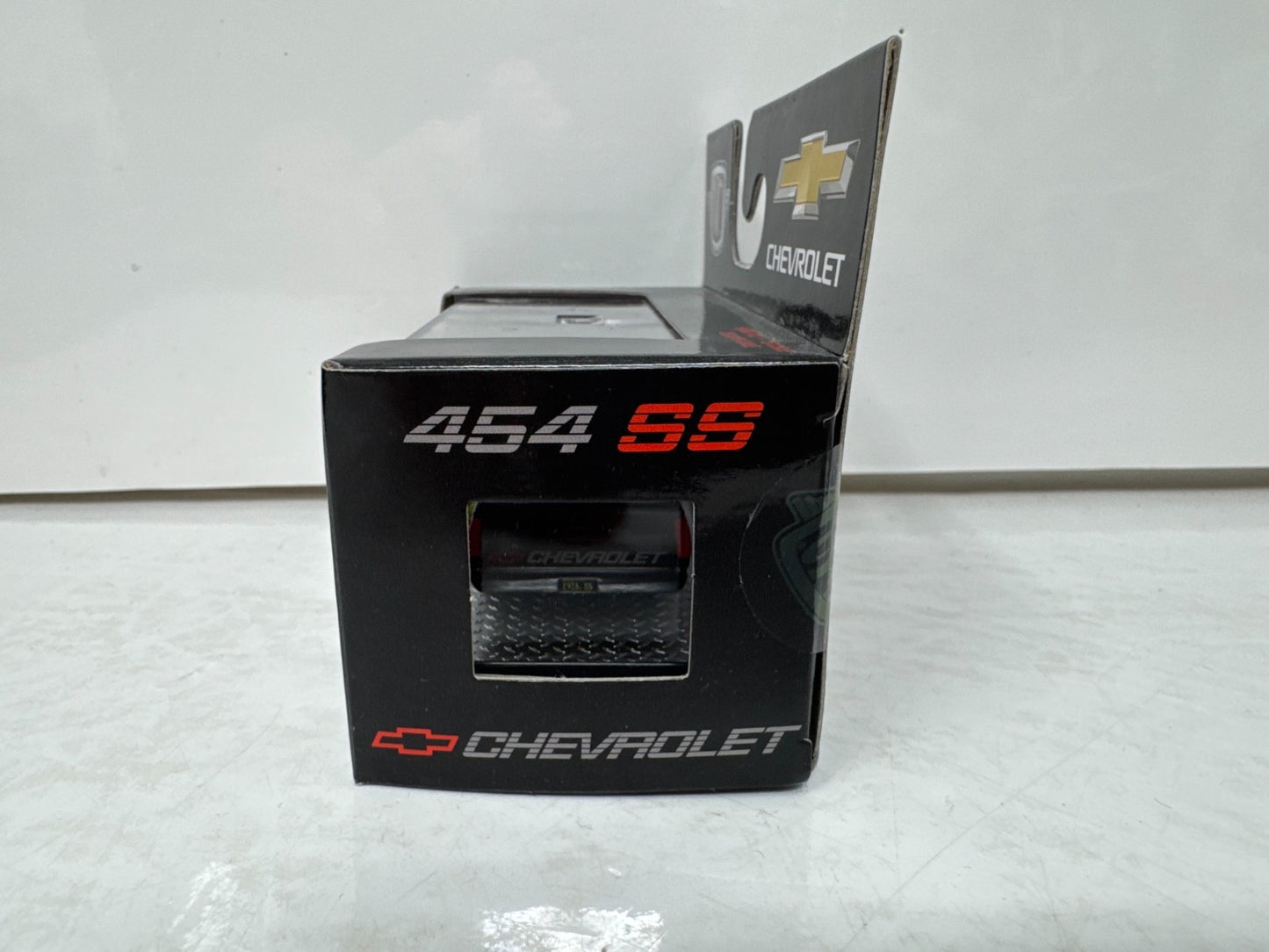 M2 Machines 1992 Chevrolet C1500 SS 454 Pickup 1:64 Diecast