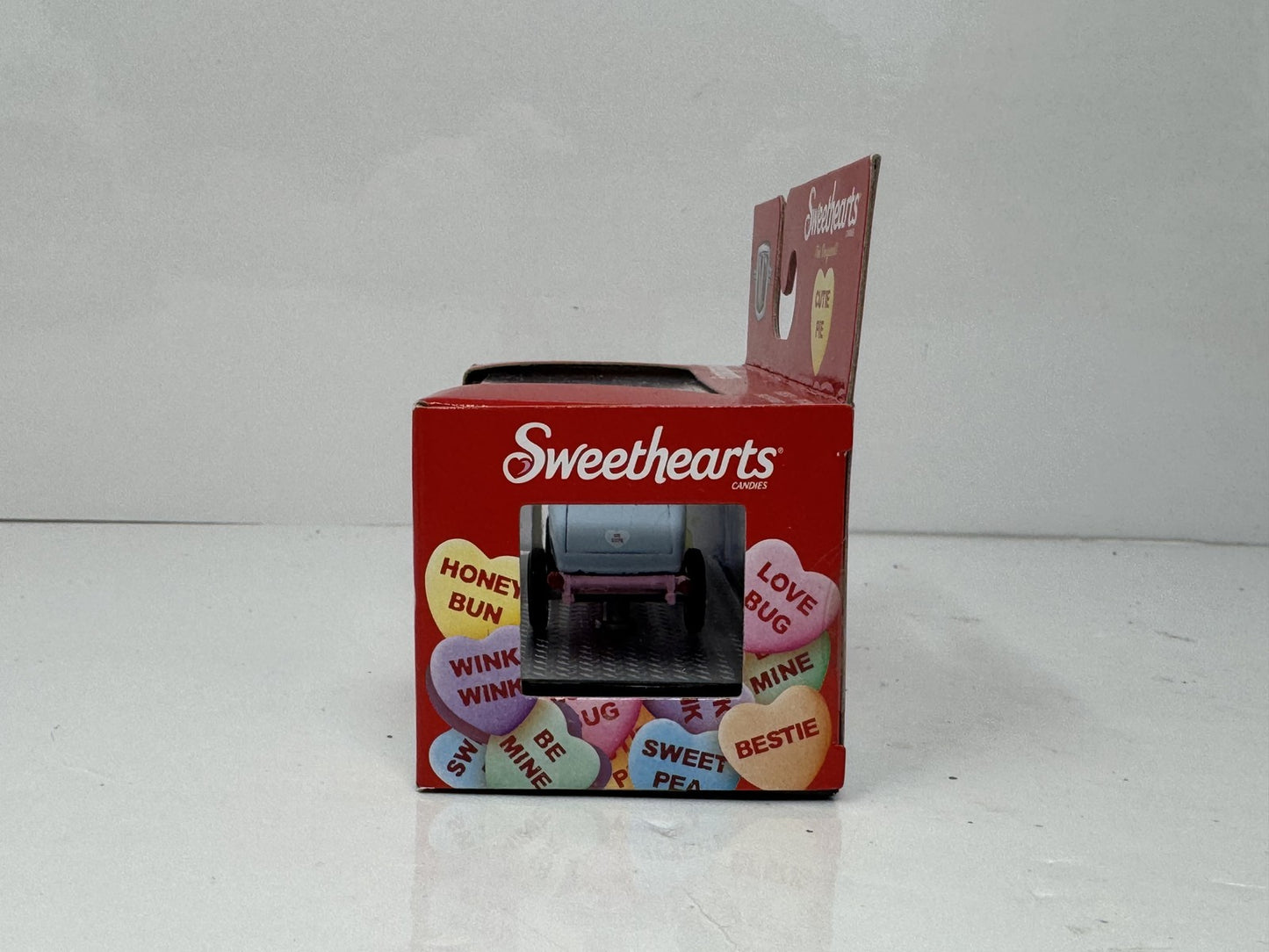 M2 Machines Sweethearts 1932 Ford Three Window Coupe CHASE 1:64 Diecast
