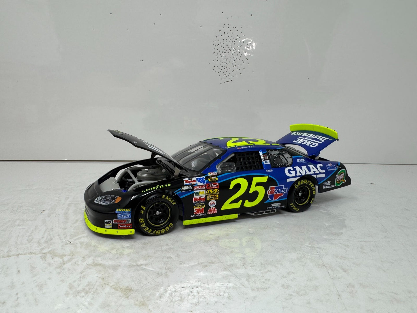 Action NASCAR #25 Brian Vickers GMAC 2004 Chevy Monte Carlo 1:24 Diecast