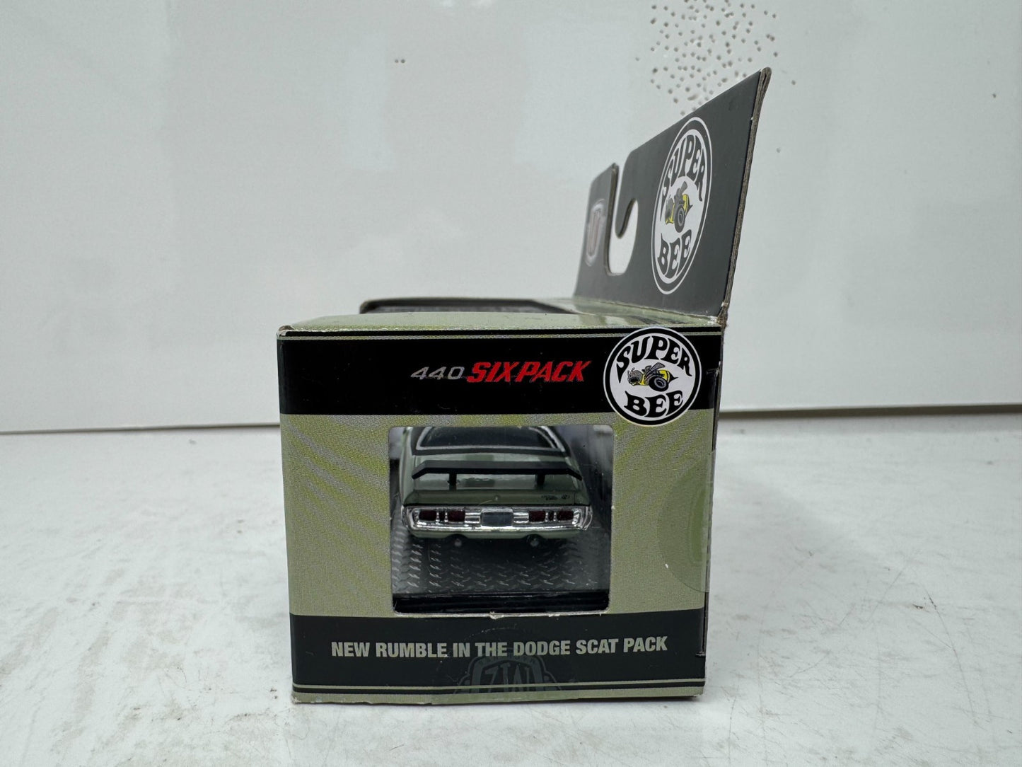 M2 Machines 1971 Dodge Charger Super Bee 1:64 Diecast