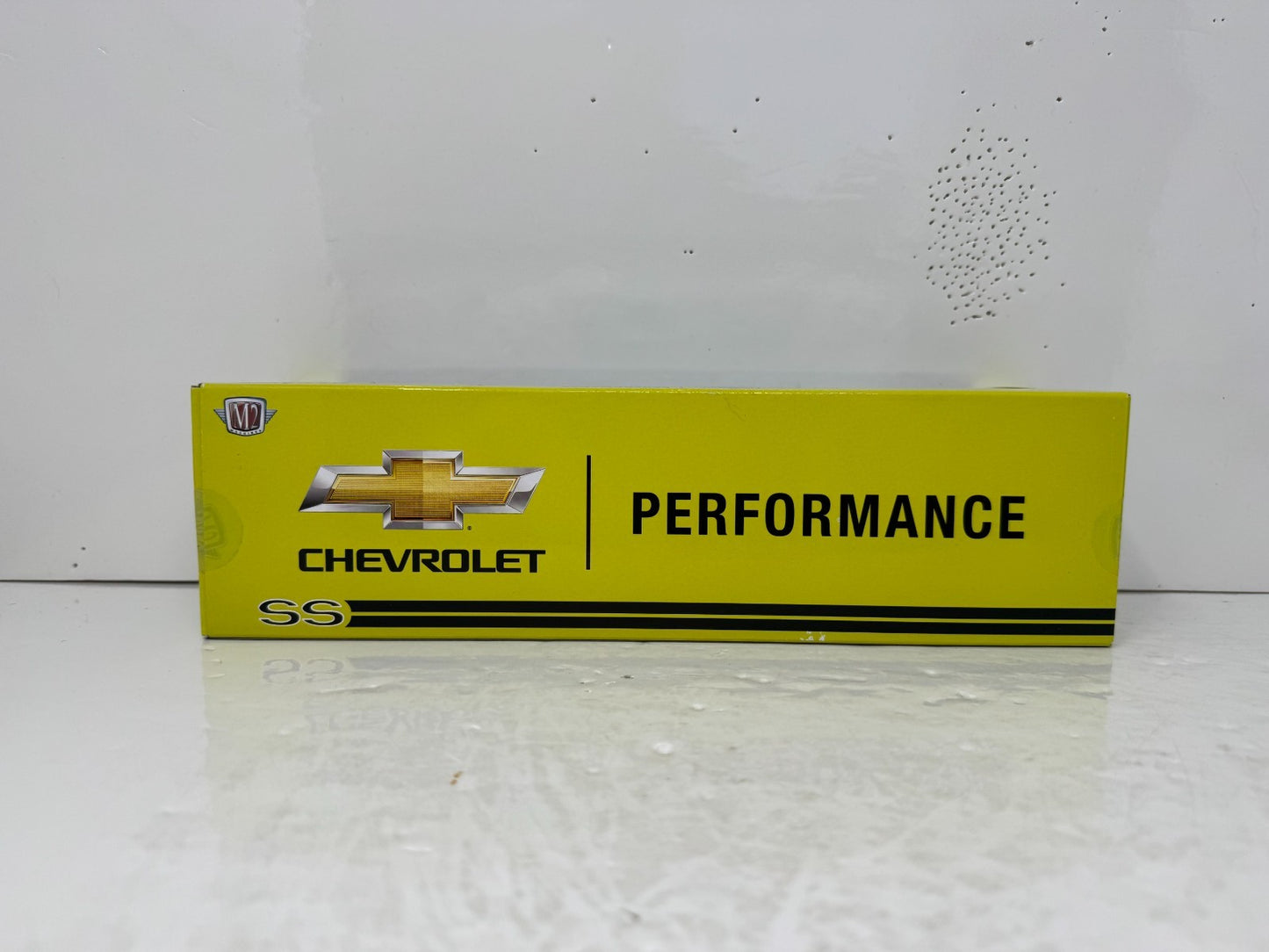 M2 Machines 1973 Chevrolet Truck Fleet Side Bed & C60 Hauler 1:64 Diecast
