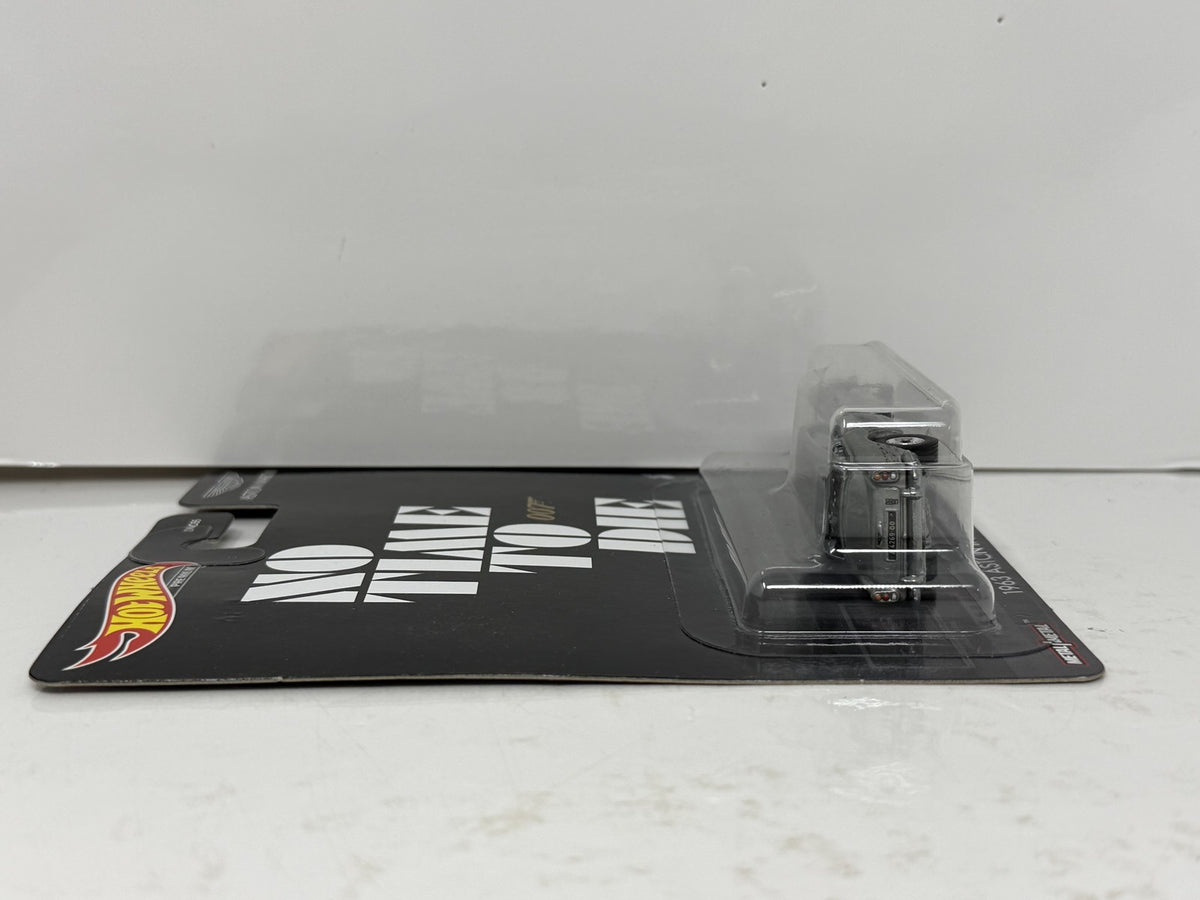 Hot Wheels Premium 007 James Bond 1963 Aston Martin DB5 1:64 Diecast Real Riders