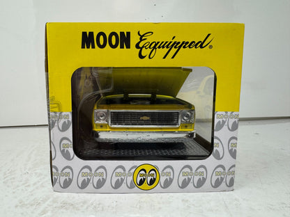 M2 Machines 1973 Chevrolet Cheyenne 10 Moon Eyes Pickup 1:24 Diecast