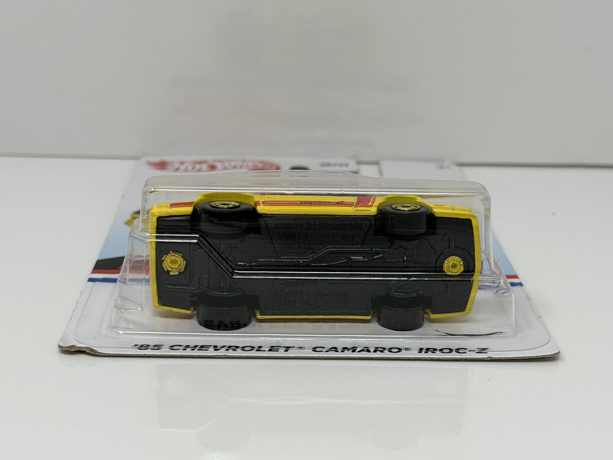 Hot Wheels Flying Customs 1985 Chevrolet Camaro IROC-Z 1:64 Diecast Yellow