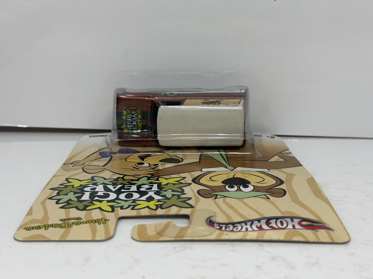 Hot Wheels Yogi Bear 1964 GMC Panel 1:64 Diecast Real Riders