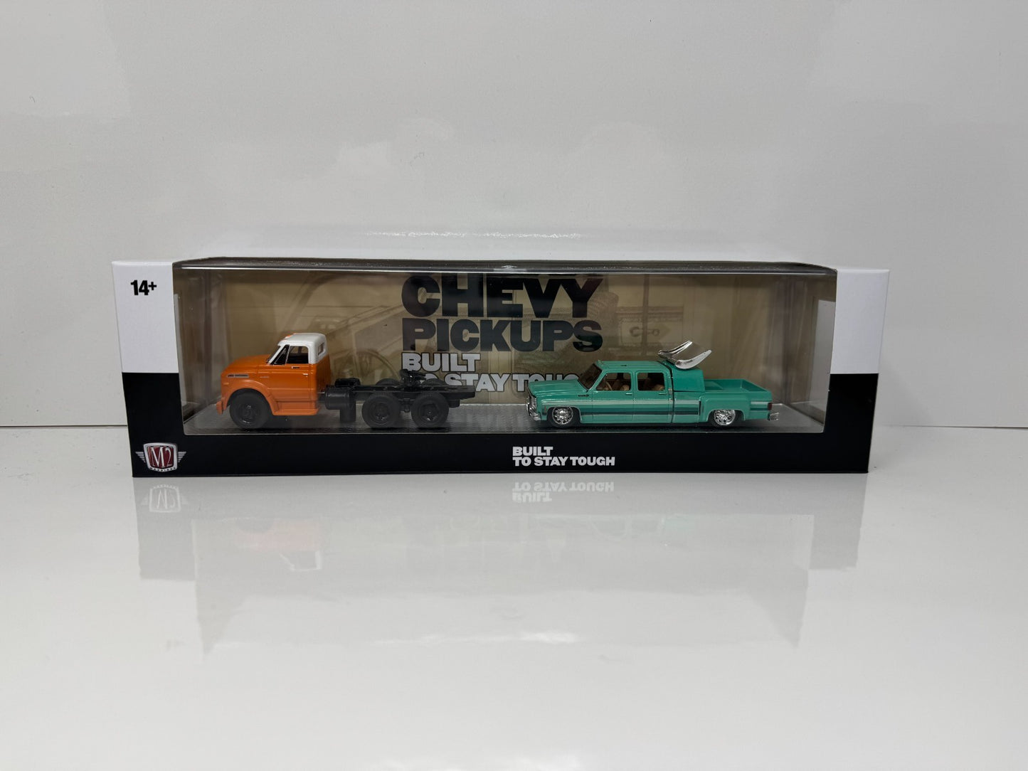 M2 Machines Chevrolet C60 Truck & 1974 Chevrolet Cheyenne Super 30 1:64 Diecast
