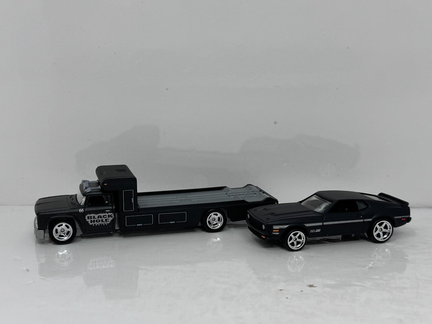 Hot Wheels Premium Boulevard 1971 Mustang Mach 1 & Black Hole Hauler 164 Diecast
