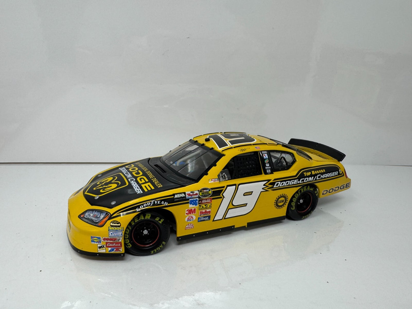 Action NASCAR Jeremy Mayfield #19 Bud Shootout 2005 Dodge Charger 1:24 Diecast