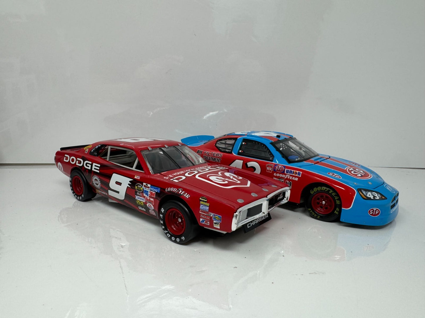 Action NASCAR Richard Petty #43 & Kasey Kahne #9 Dodge Dealers Swap 1:24 Diecast