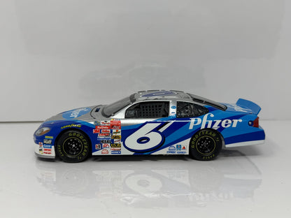 Team Caliber NASCAR Mark Martin #6 Pfizer 2001 Ford Taurus 1:24 Diecast